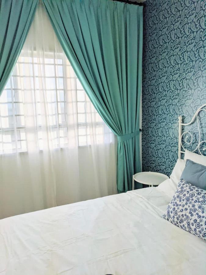 Looking For... A Staycation Куала-Тренгану Экстерьер фото